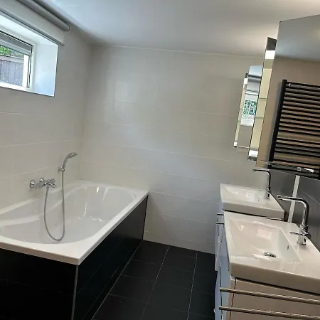 Houseboat The Otter Incl Free Boat And Supboards *