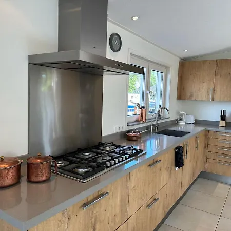 Houseboat The Otter Incl Free Boat And Supboards Bådhotel Loosdrecht